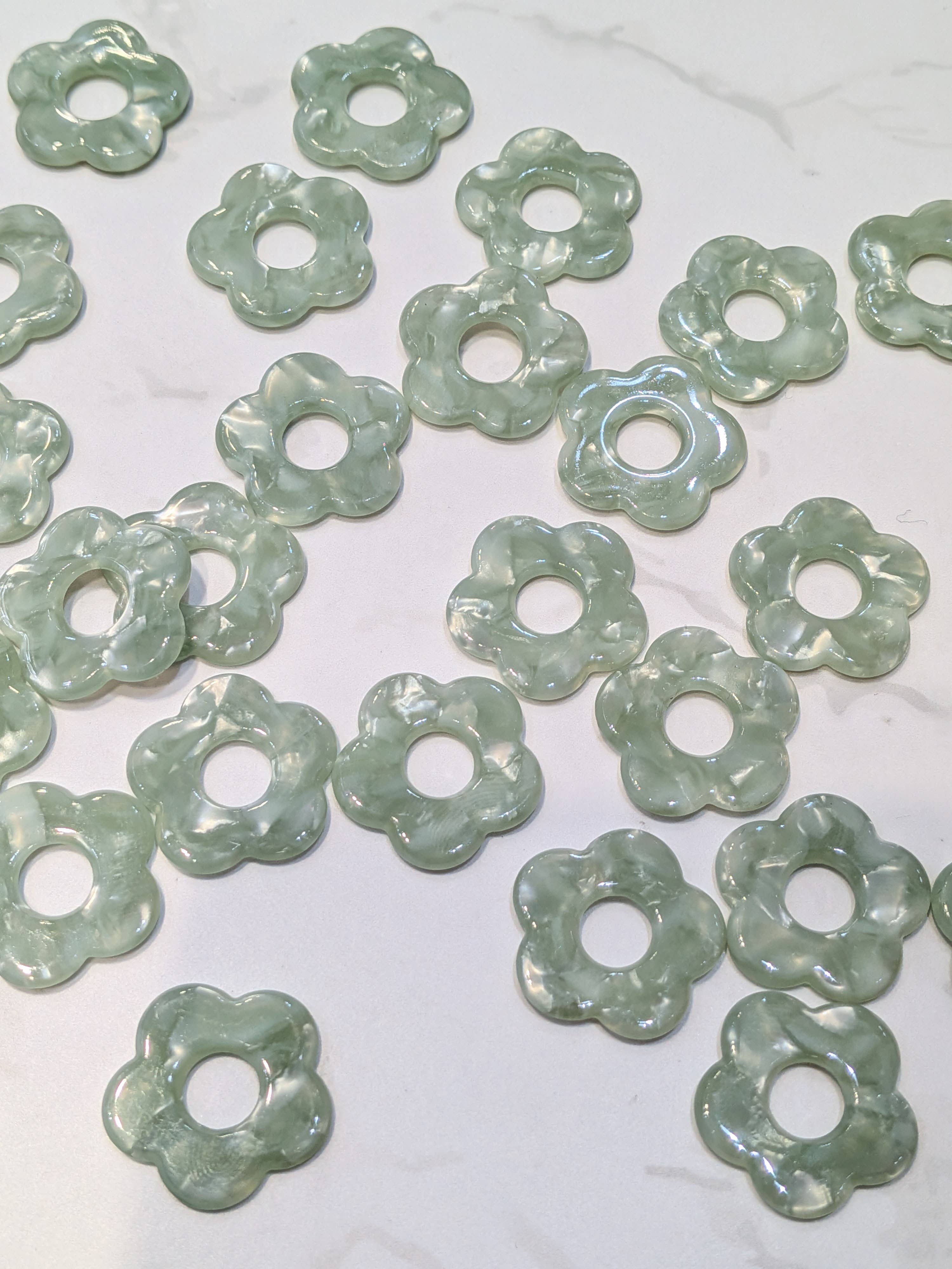 LOLO & YAYA – wholesale Emergency response charm – Flower pendant 2cm, 1.5O euros / u22