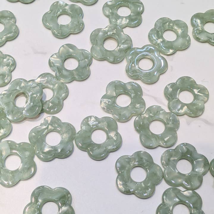 LOLO & YAYA – wholesale Emergency response charm – Flower pendant 2cm, 1.5O euros / u22