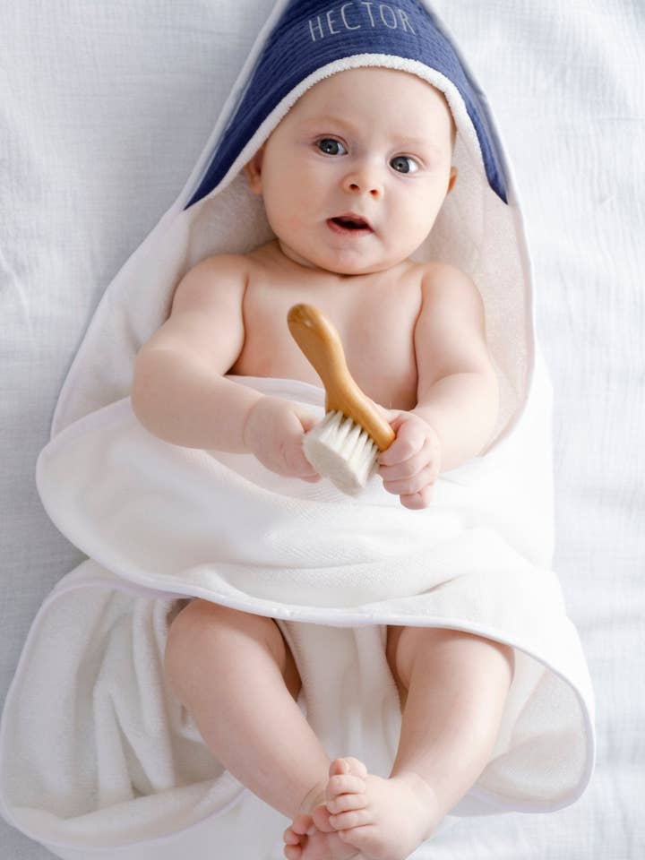 Anpassningsbar babybadcape i frotté och bomullsgaze, blå för wholesale av MAZZANNE