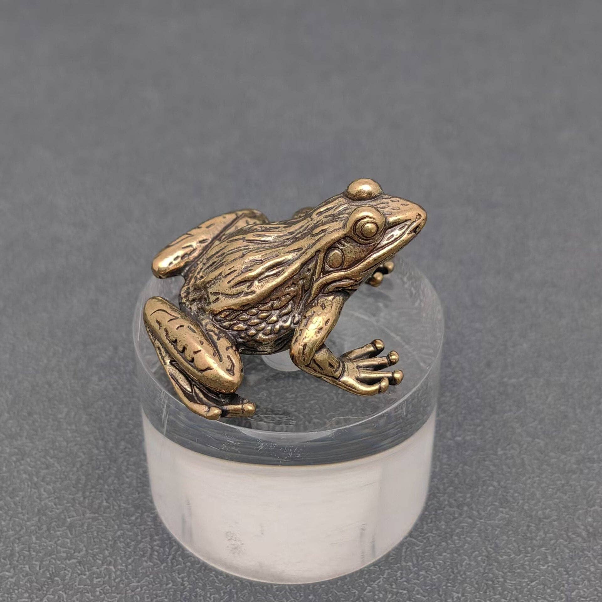 Mio Queena - Wholesale Decorative Tabletop Object - Vintage Brass Frog Desktop Ornaments Decorations1