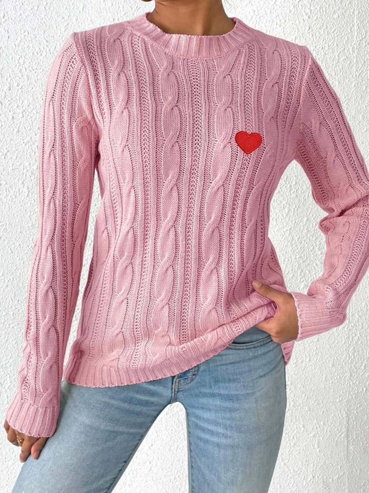 Pull à manches longues avec col rond et motif cœur en maille torsadée pour la vente par ClassiQ