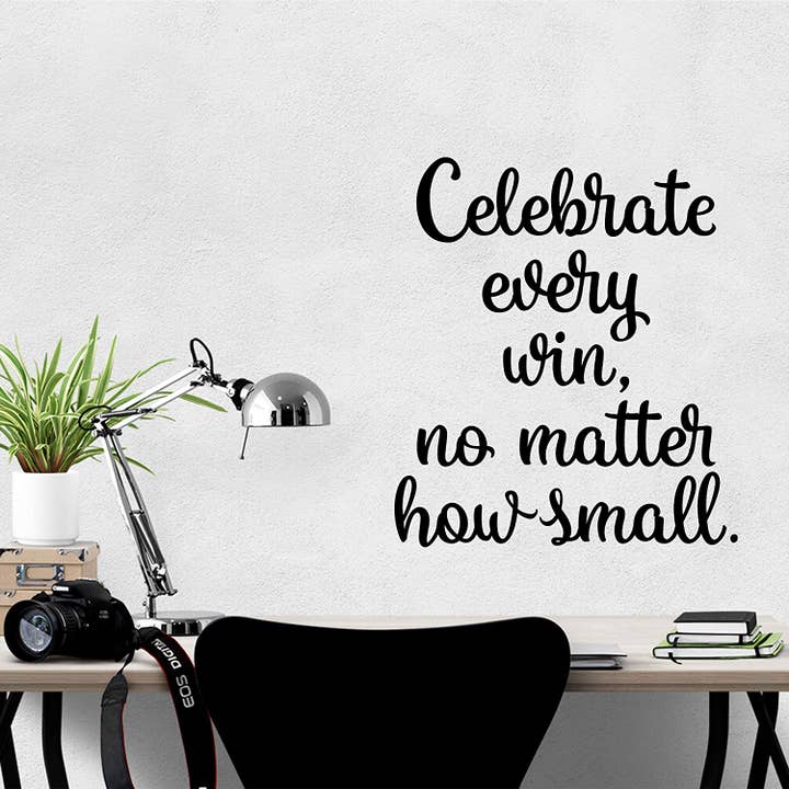 Vier elke overwinning, hoe klein de muursticker ook is voor wholesale door My Vinyl Story