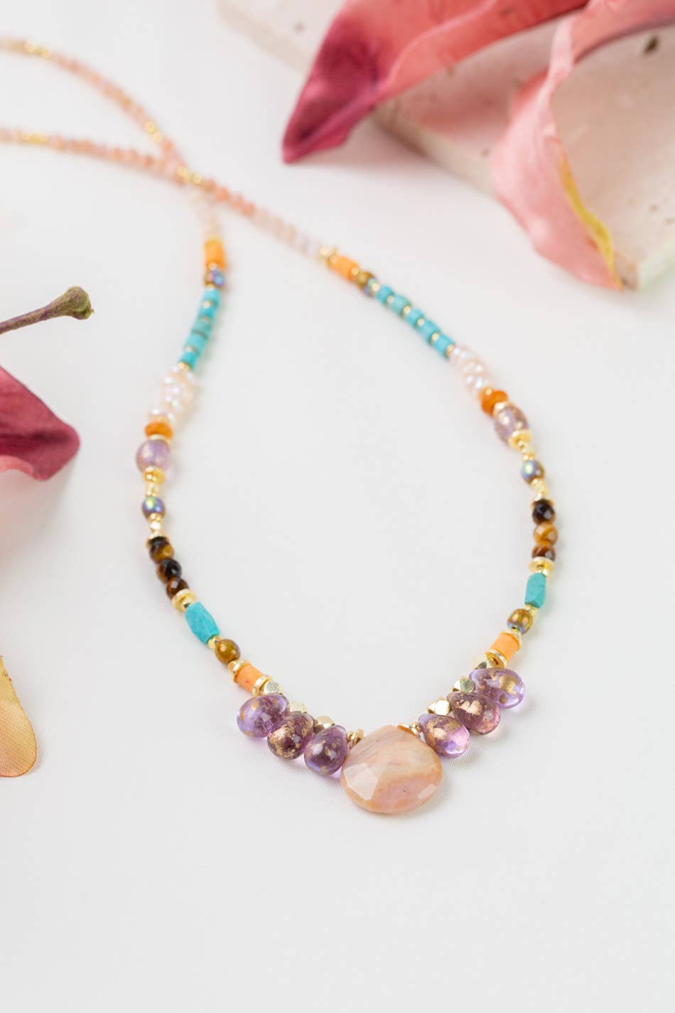 Anne Vaughan Designs Jewelry - Vente Collier de perles - Collier collage Joy 19-21" en opale rose, verre tchèque et perle d'eau douce2