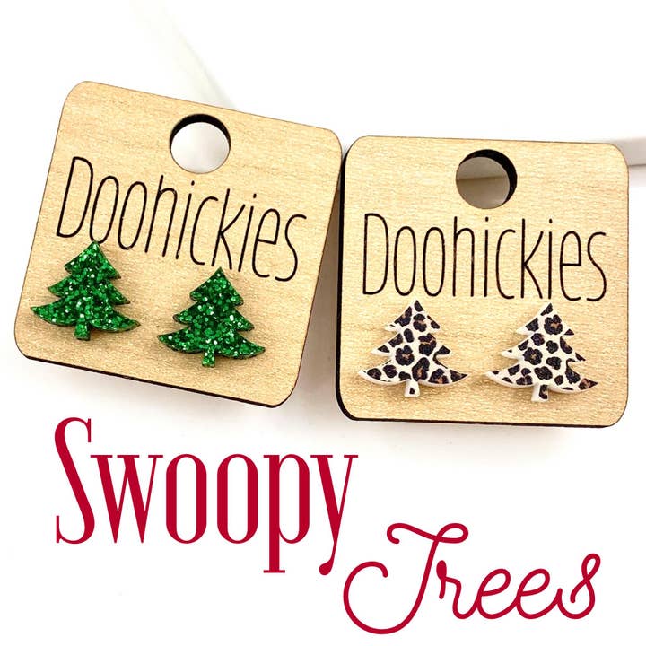 Orecchini natalizi a perno Swoopy Tree, 15 mm per la vendita all'ingrosso da parte di Doohickies