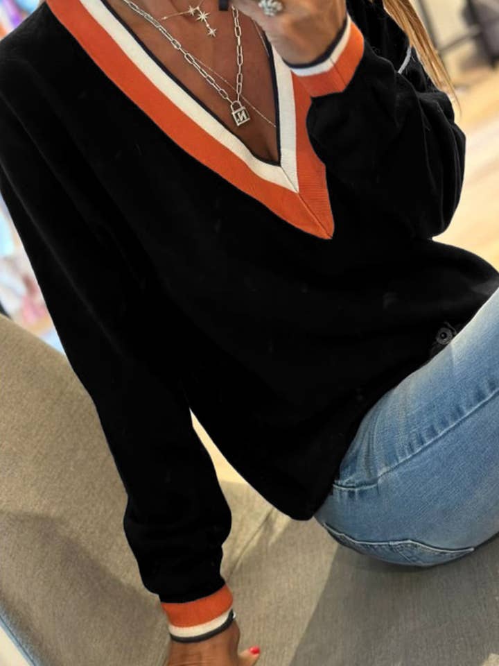 Lovesoft - Vente Pull en maille – femme - Pull universitaire à col en V avec bordure rayée contrastée noire1