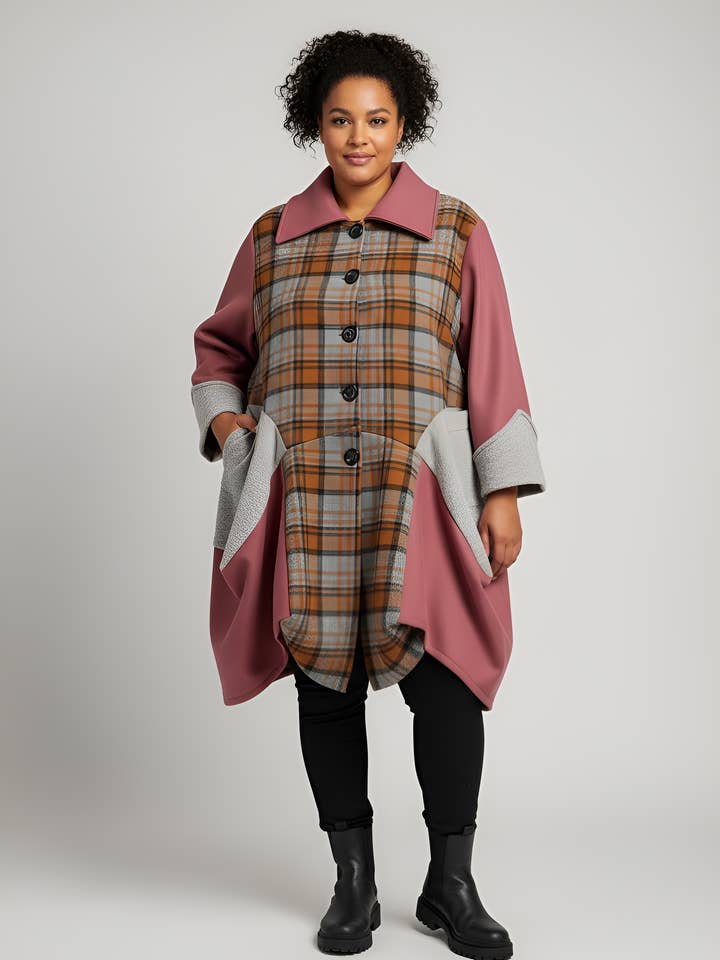 Asymmetrisk rosa ullkappa i stora storlekar (T2463) för wholesale av Pomme Rouge Paris