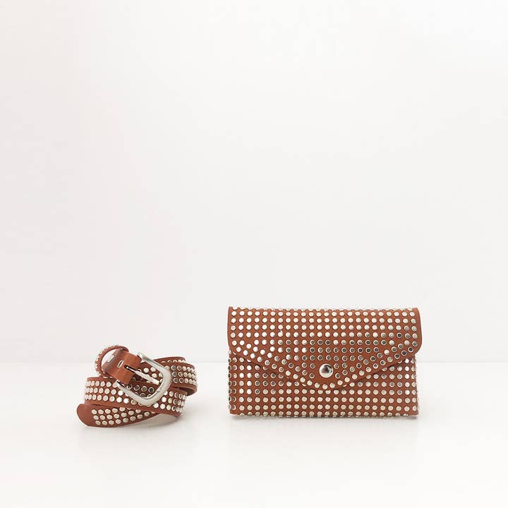 Le sac ceinture Mollie en beige pour la vente par Worth A Million