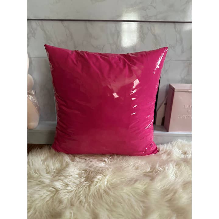 Mörkrosa kuddar i konstläder för wholesale av kierst