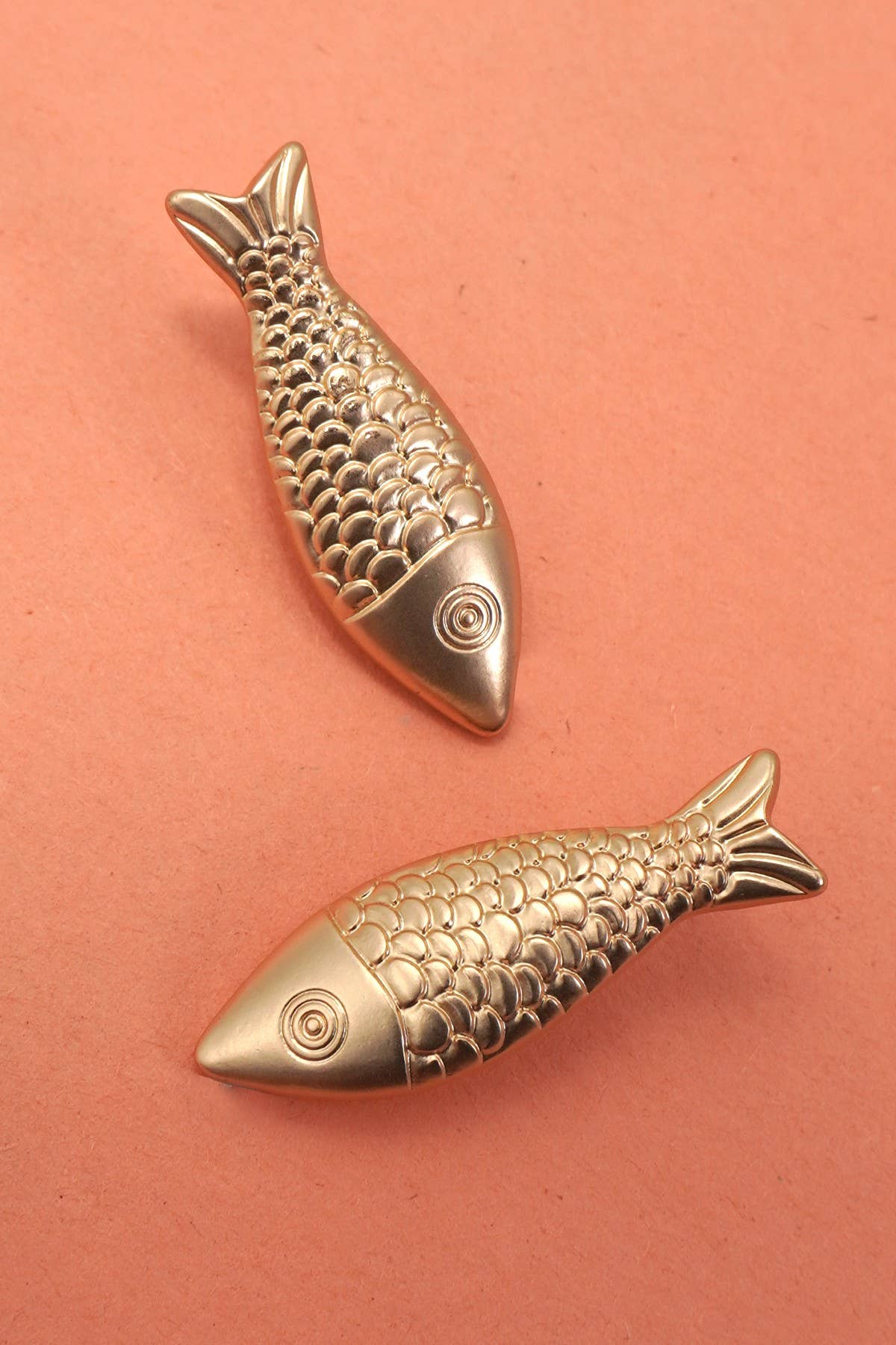 MATTE GOLD FISH STUD EARRINGS | 80E62240 for wholesale on Faire1