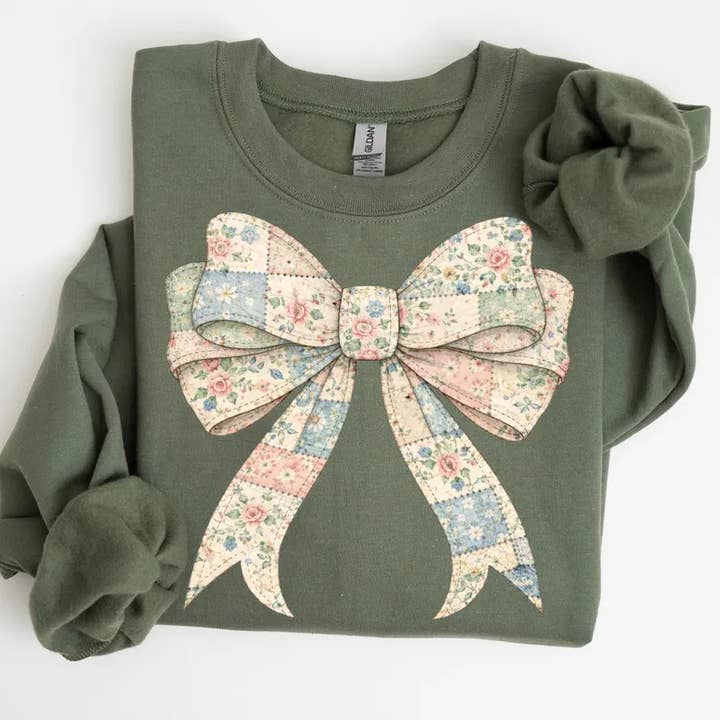Sweat-shirt vintage à nœud patchwork pastel pour la vente par Stitched in Honey Tees