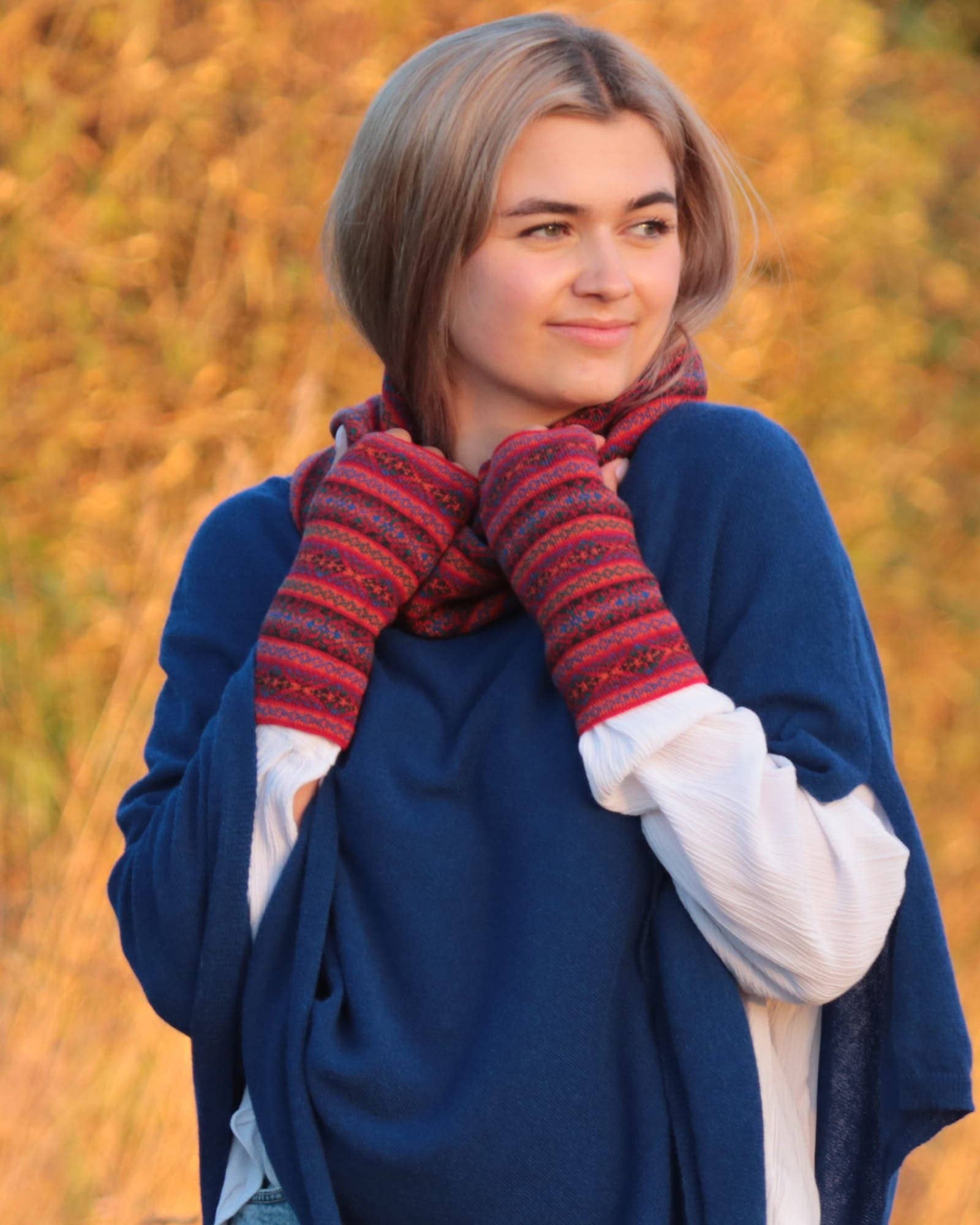 Cadenza Italy Ltd – wholesale Hand warmer – Cashmere Blend Fairisle Wrist Warmers5