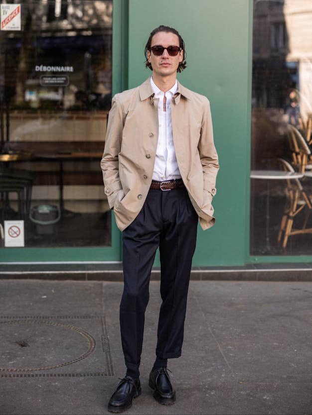 Beige teknisk tygregnrock för wholesale av Couturier Parisien