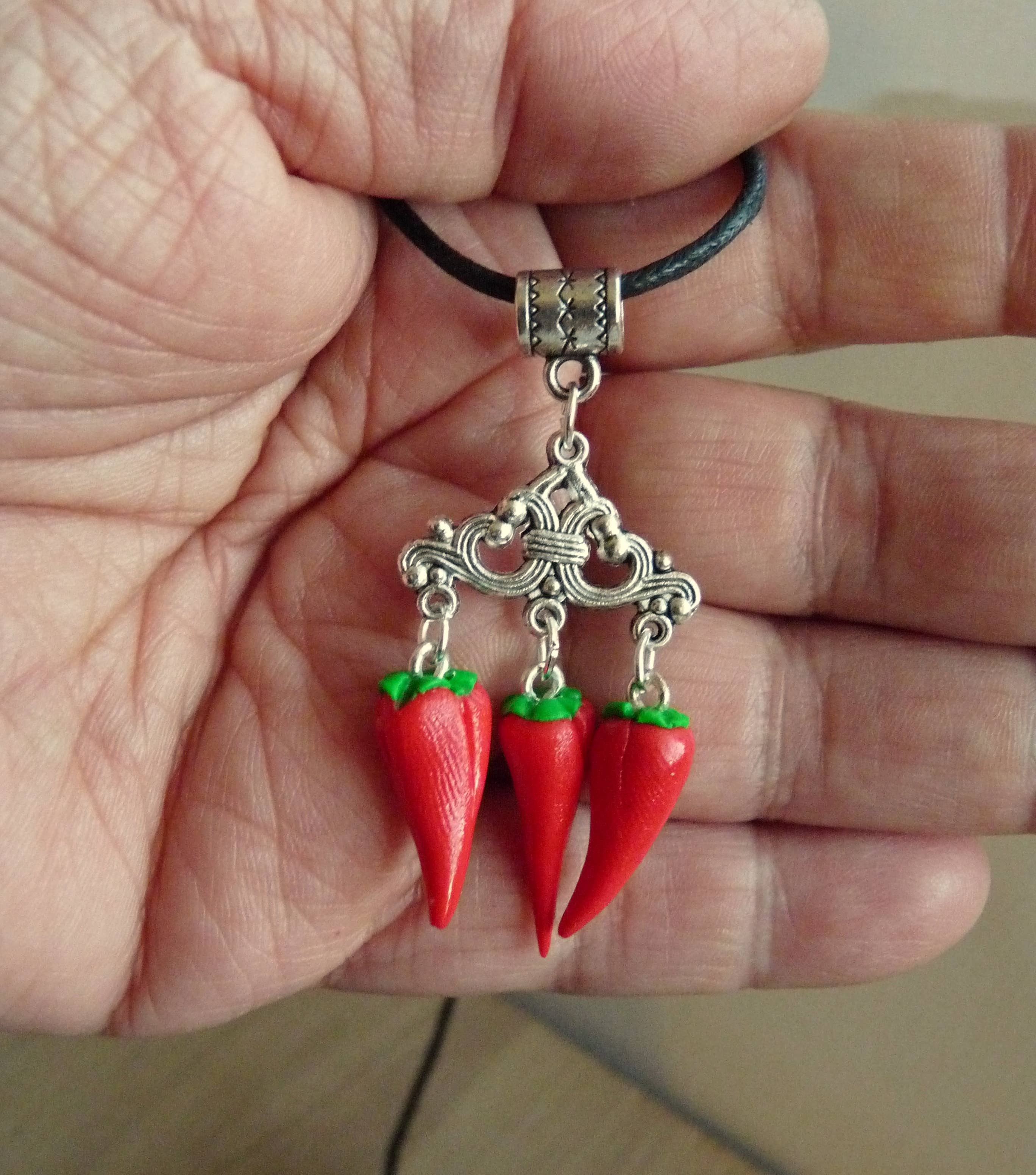 Sofishops - Wholesale Pendant/Charm Necklace - Basque pendant 3 peppers10