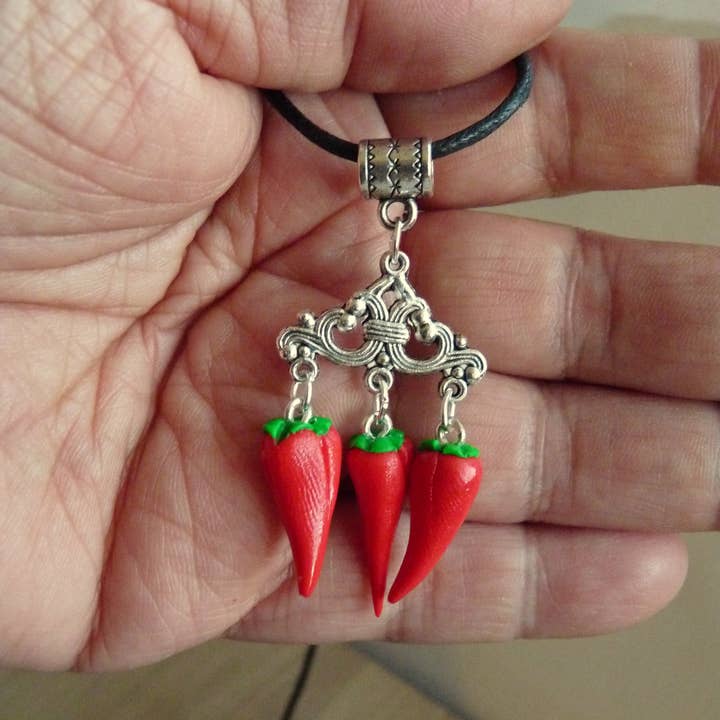 Sofishops - Wholesale Pendant/Charm Necklace - Basque pendant 3 peppers10