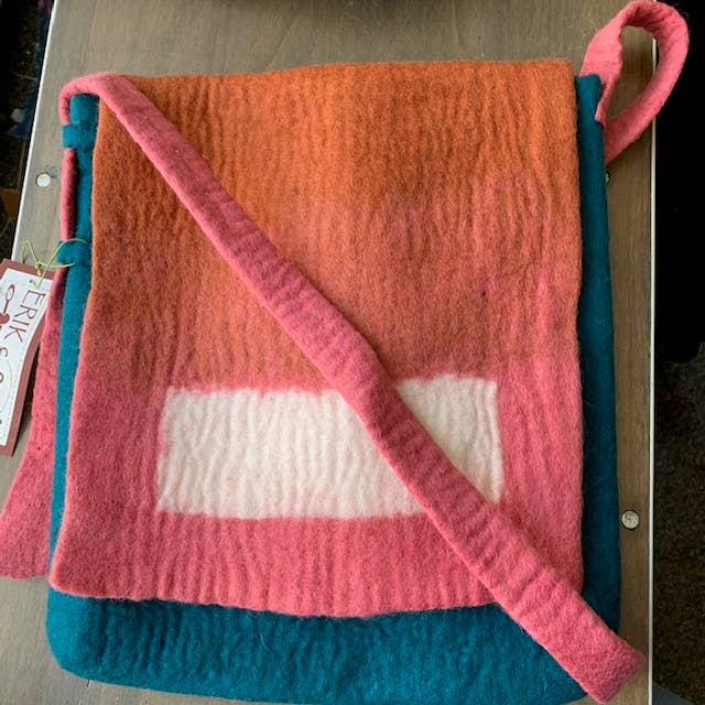 Erik & Mike – Großhandel Messenger Bag – Damen – Erik & Mike BG - Gallerist Messenger-Tasche aus Wollfilz