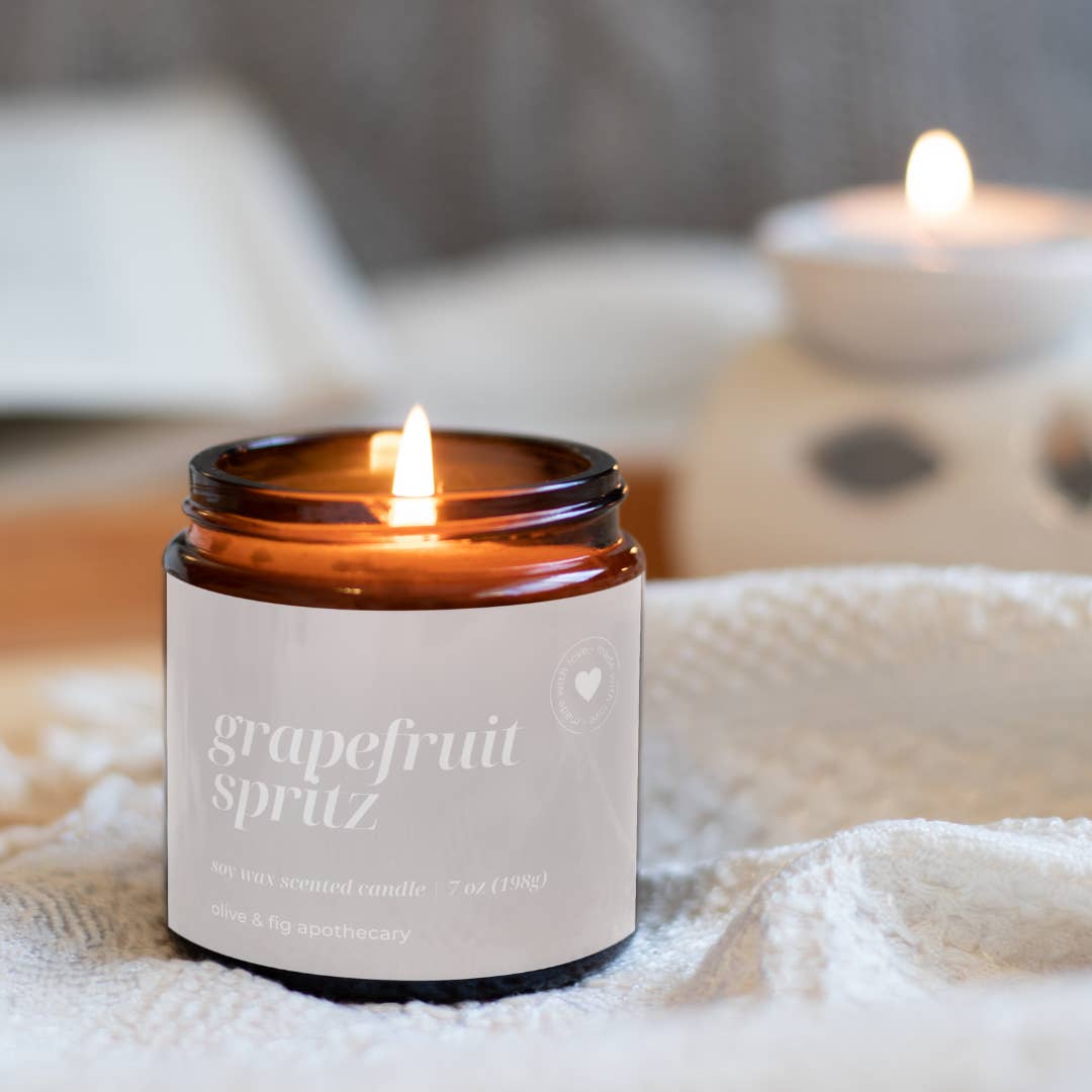 Olive & Fig Apothecary - Vente Bougie en bocal - Spritz au pamplemousse - Bocal en verre ambré de 7 oz
Bougie au soja