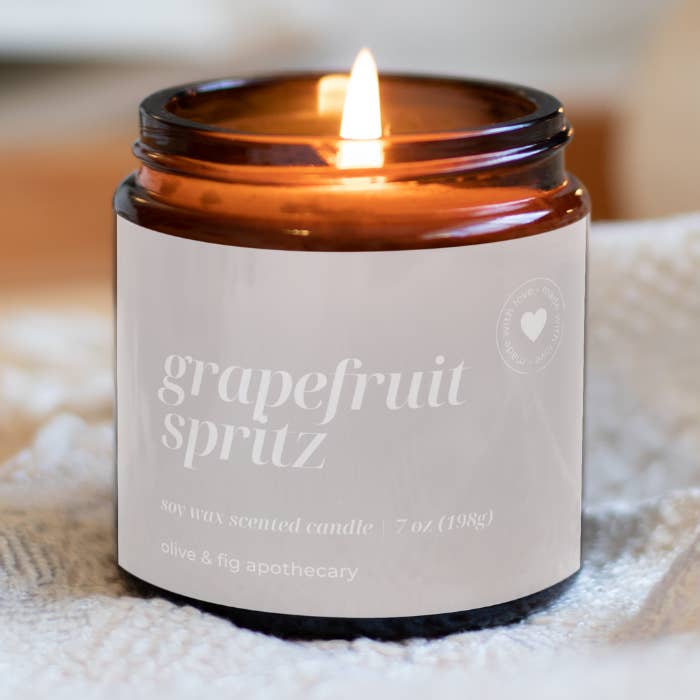 Olive & Fig Apothecary - Vente Bougie en bocal - Spritz au pamplemousse - Bocal en verre ambré de 7 oz
Bougie au soja0