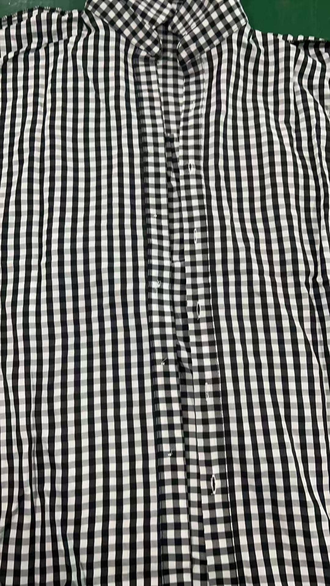 UNISHE – Großhandel Hemd mit Button-down-Kragen – Damen – Oversize Bluse mit kariertem Muster und Knopfleiste BBSP0453