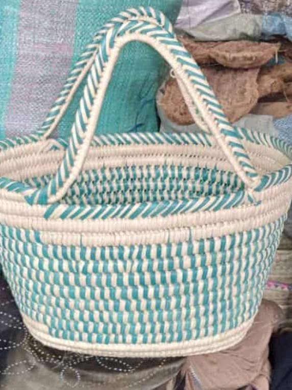 Panier d'achat blanc et vert avec livraison gratuite pour la vente par Delight merchants