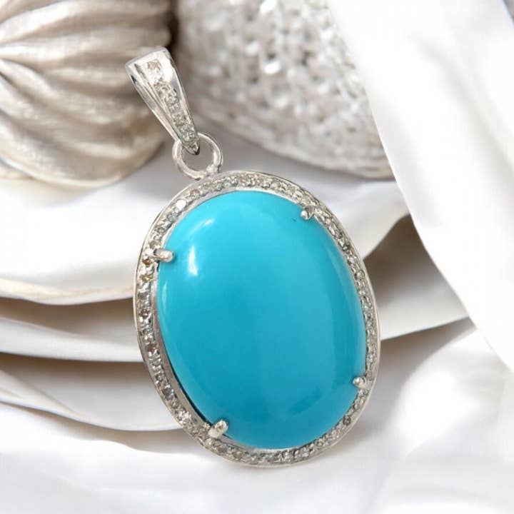 Pendentif en turquoise véritable Sleeping Beauty pavé de diamants, bijou en cristal de guérison spirituelle, pierre précieuse de chakra, pendentif cadeau de pierre de naissance de décembre. pour la vente par Akstar Gems