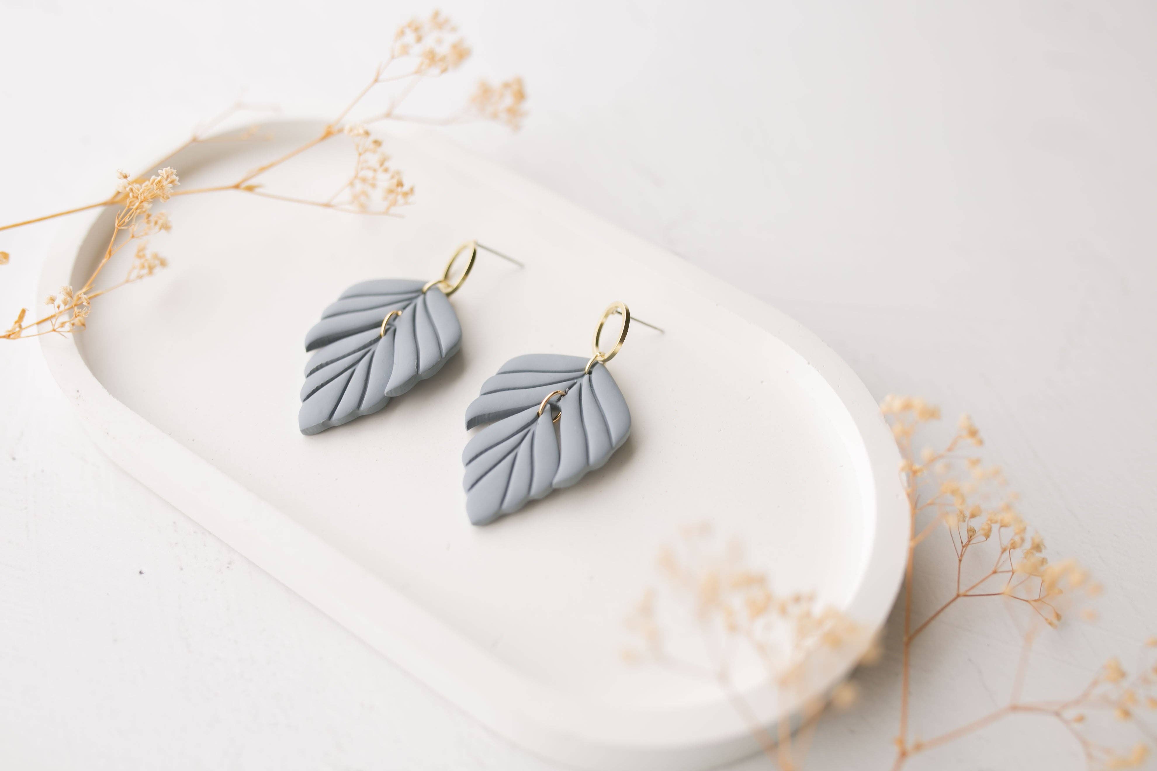 Hazel n Blue - Vendita all'ingrosso Orecchini pendenti - Orecchini in argilla | foglie blu polvere3