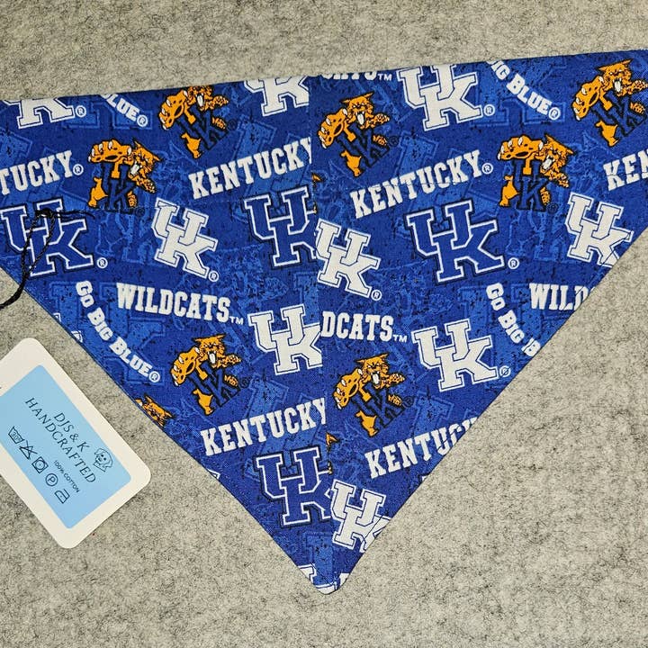 Vendbar slip-on halsbånd lavet med licenseret UK-stof for engroshandel hos DJS & K Handcrafted