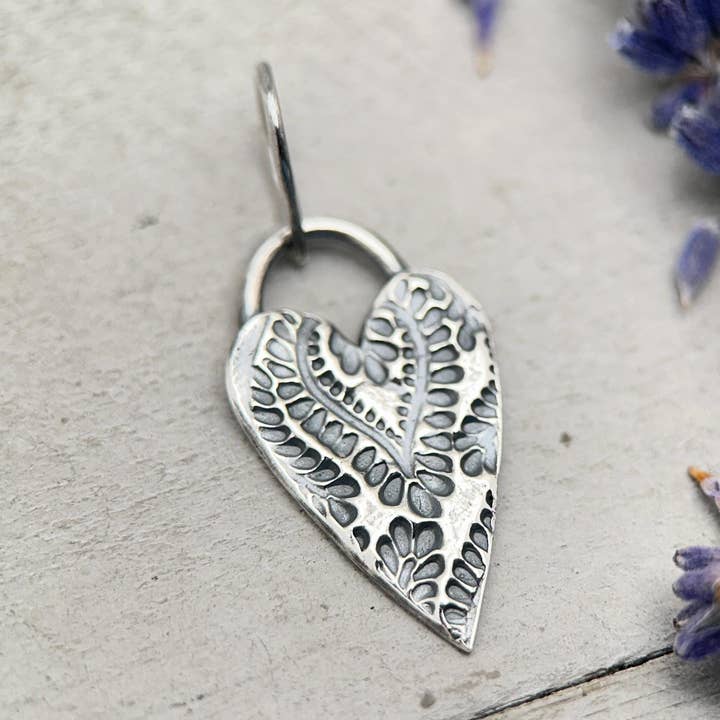 Zilveren Hart Hanger - Gestempeld Gestructureerde Laagjes Sieraden - Massief 925 Sterling Zilver - Cadeau voor Haar voor wholesale door Sunlight Silver Jewelry