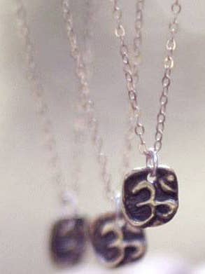 colar om por atacado de Zahavah Jewelry