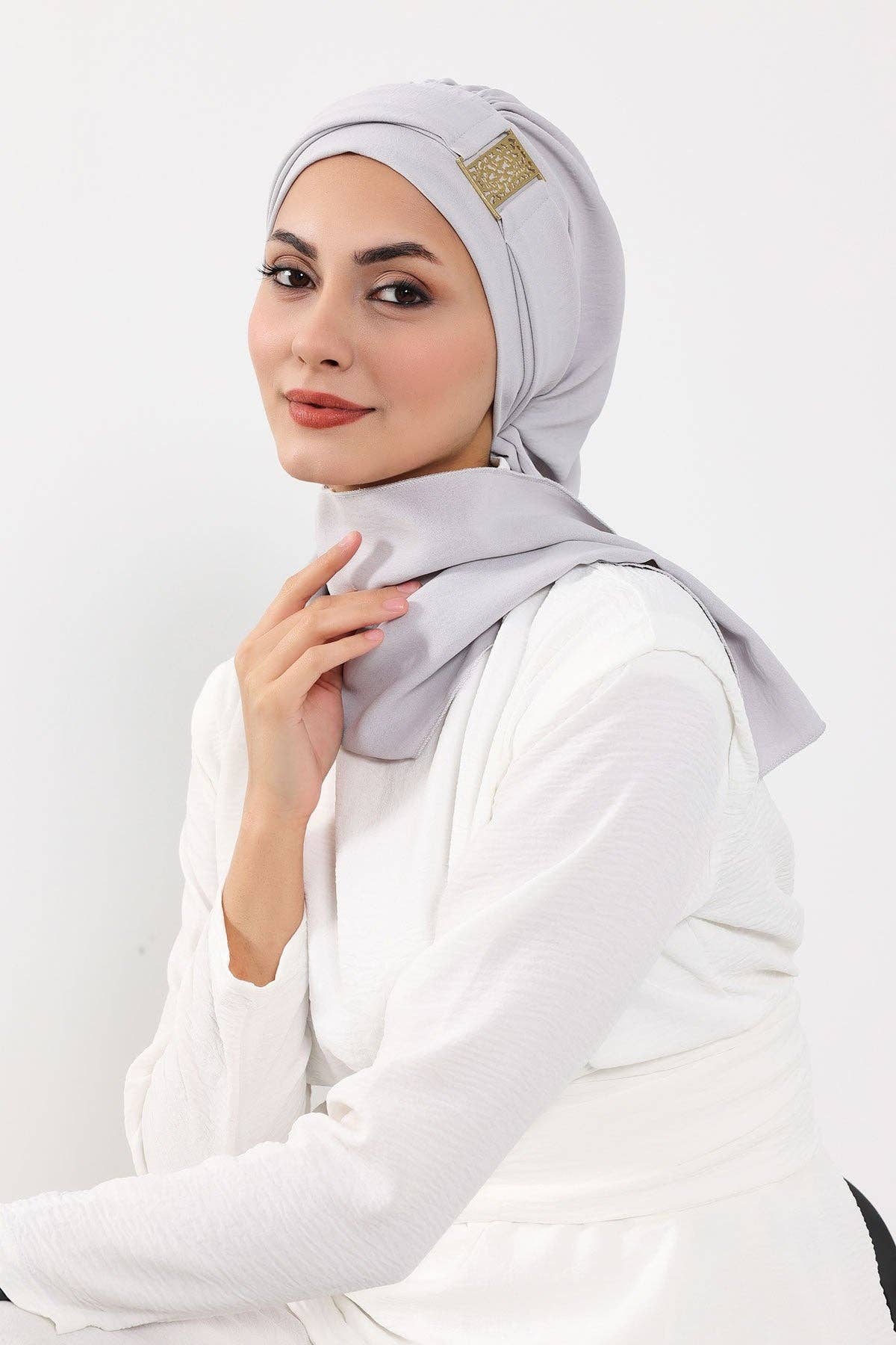 Aisha's Design – wholesale Hijab – Women’s – Modest Fashion Instant Aerobin Turban with Leopard Pattern Accessory, Pre-Tied Aerobin Hijab with Chic Metal Accessory,HT-11A46