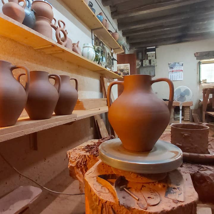 Cerámica Roca Caus – Großhandel Vasen – Traditionelle emaillierte Vase aus Keramik mit zwei Griffen11