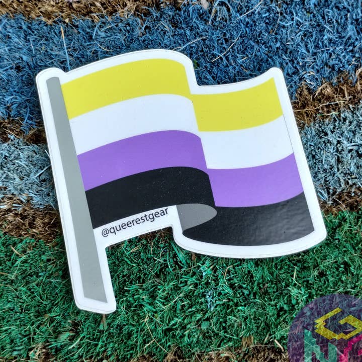 Autocollant drapeau non binaire pour la vente par Gay Nerd Goods