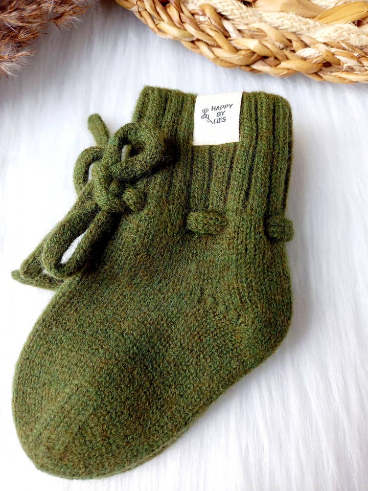 Merino baby slofjes / sokjes groen for wholesale by Happy by Lies