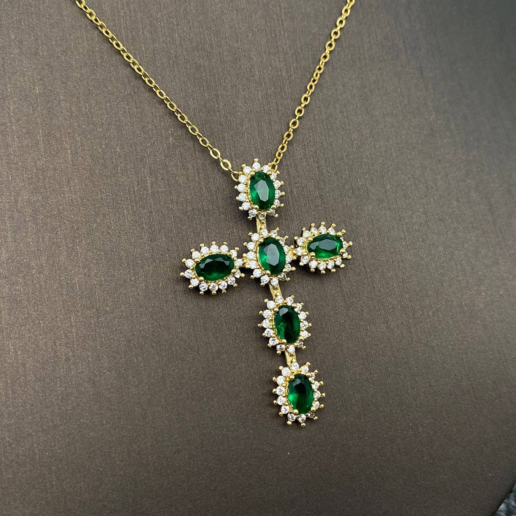 Mio Queena - Wholesale Halskettinghanger - Multi-stijl ketting met gouden hanger van strass en zirkonia kruis21