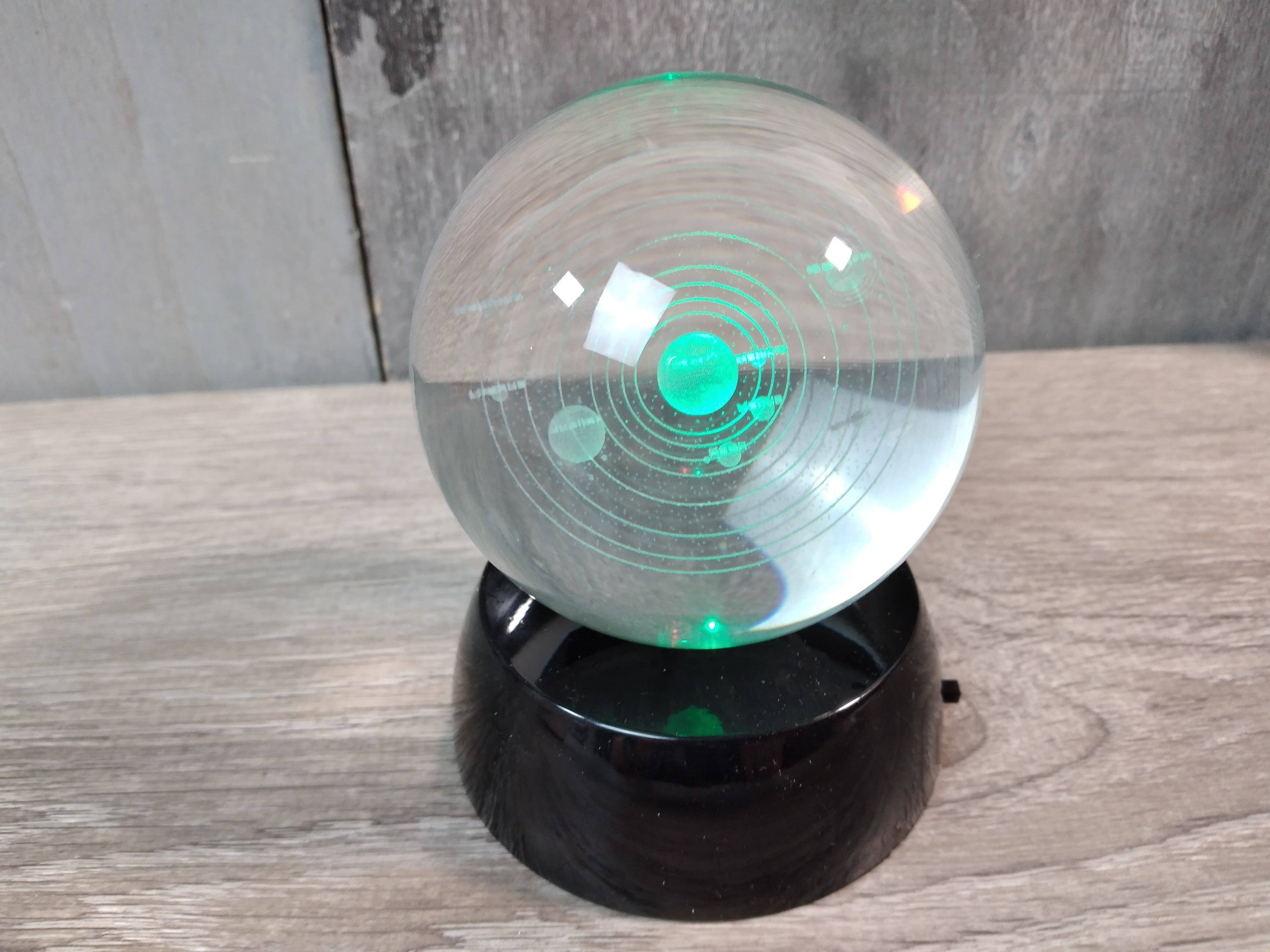 Keystone Crystals - Vente Décorations de table - Sphère en verre gravée au laser 80 mm2