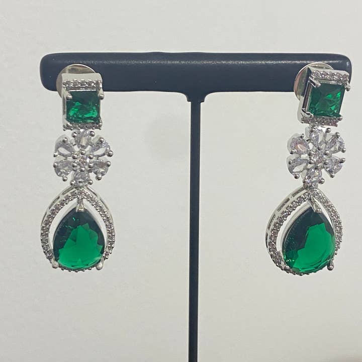 Boucles d'oreilles en pierres précieuses Larmes éthérées pour la vente par Vinnis Jewelry