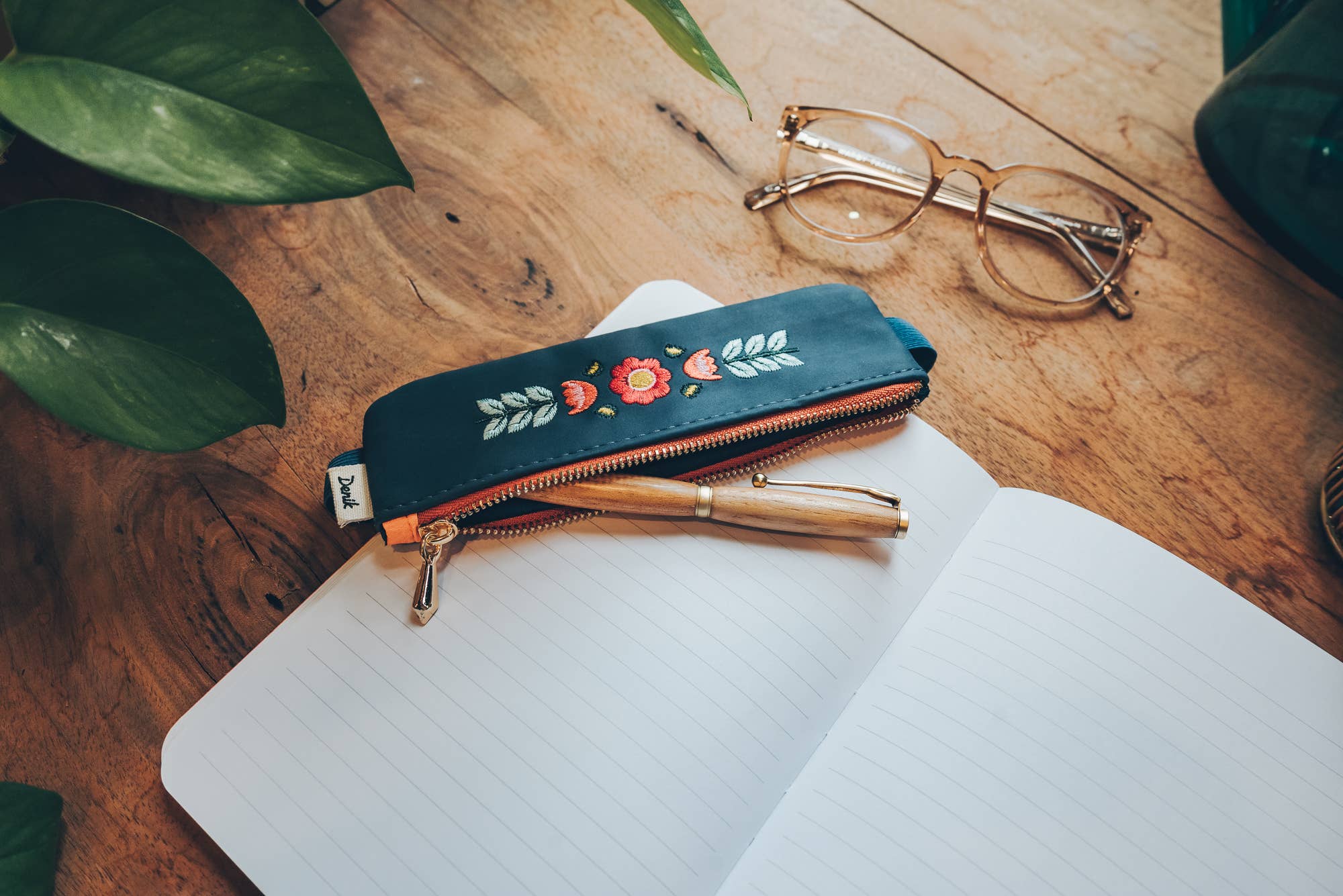 Denik - Vente Étuis/trousses à crayons - Evelynn Pochette pour ordinateur portable brodée bleu3