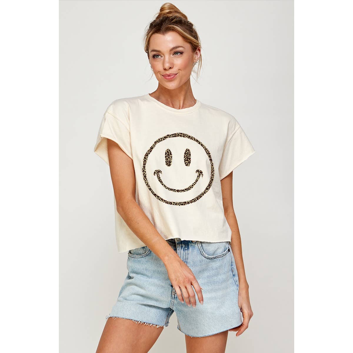 Illustrated Society - Venta al por mayor Camiseta serigrafiada - Mujer - TOP CORTO CON ESTAMPADO VINTAGE DE CARA SONRIENTE1