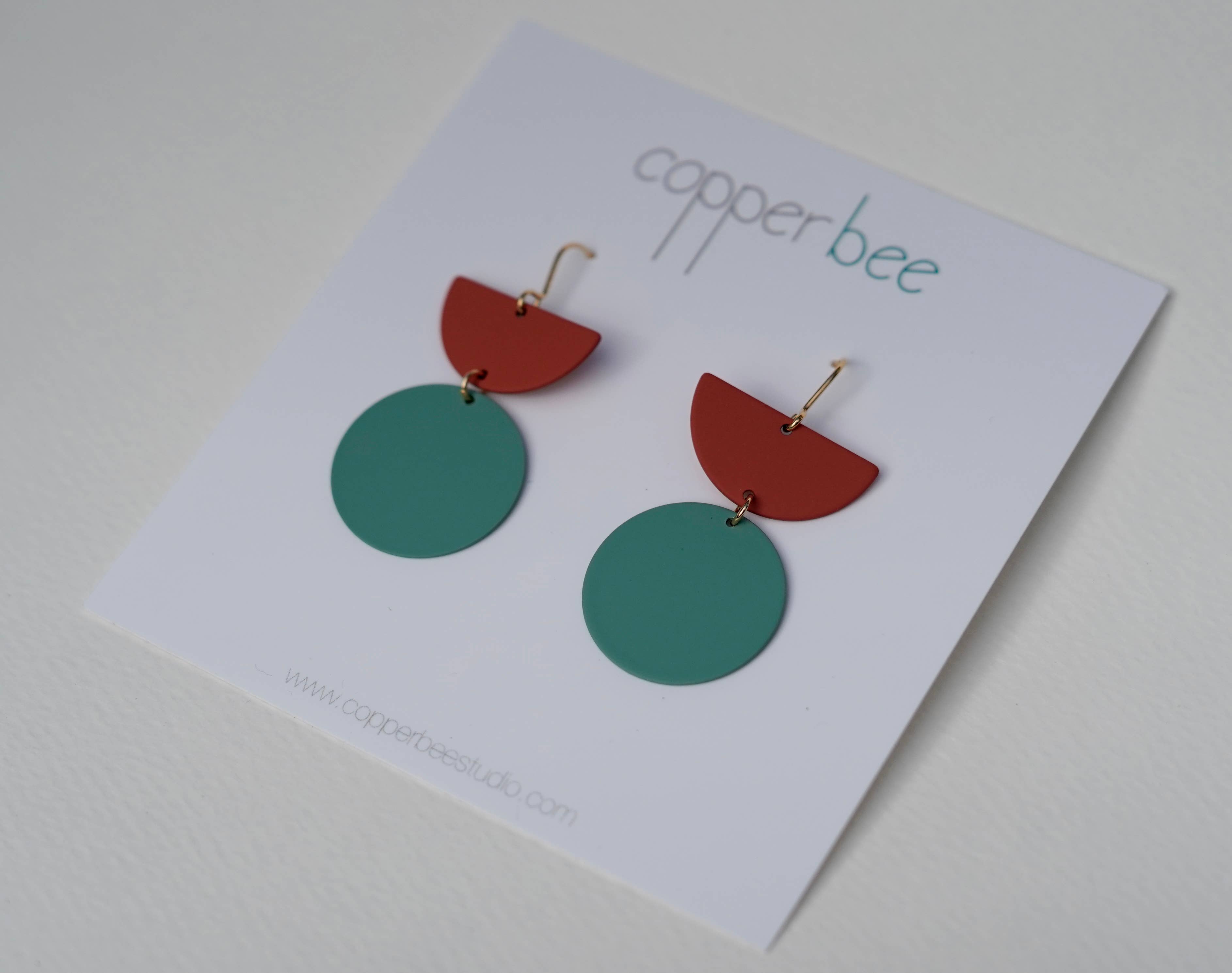 Copper Bee – Großhandel Ohrhänger – Helle, auffällige Statement-Ohrringe7