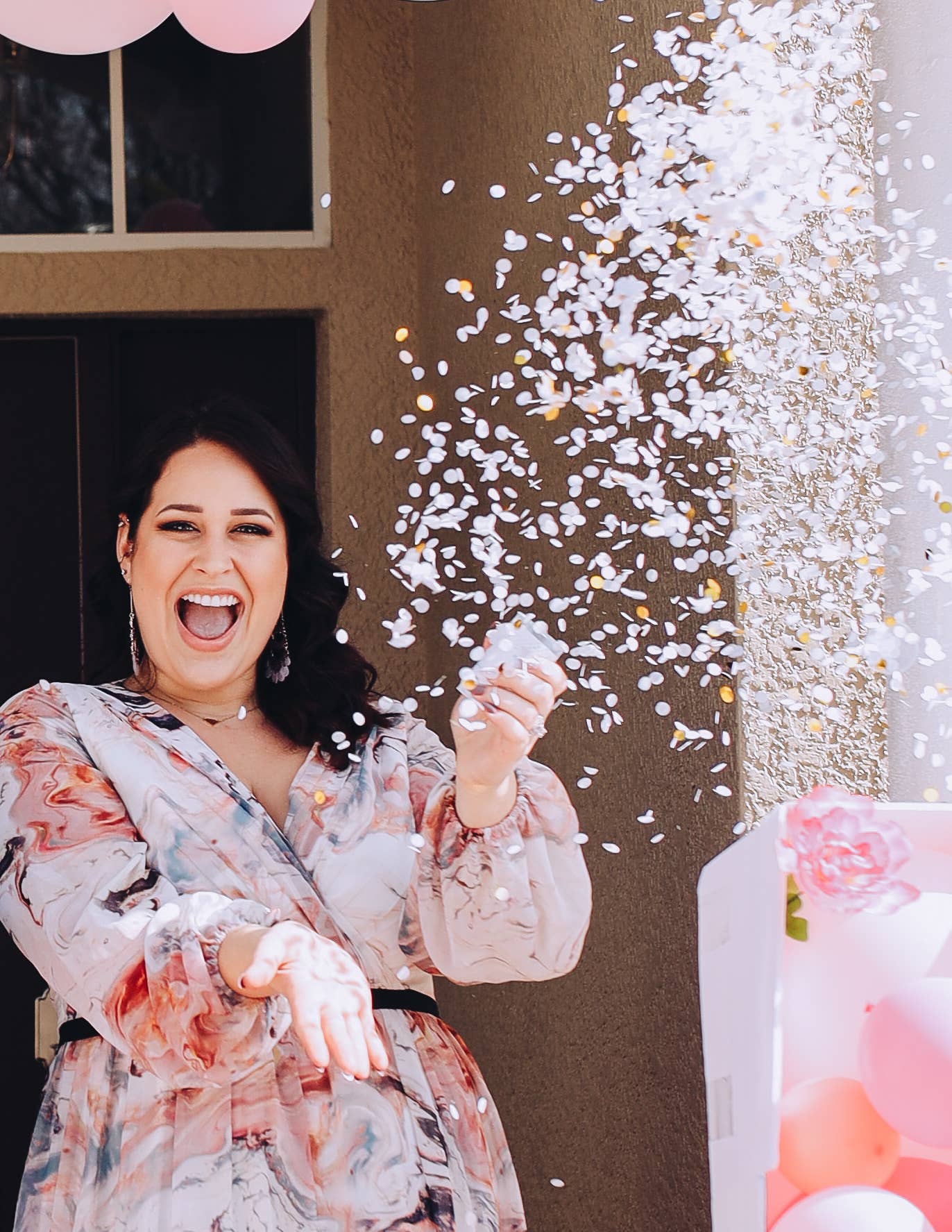 Zoey Christina - Wholesale Party Popper - Gold and White Confetti Popper2