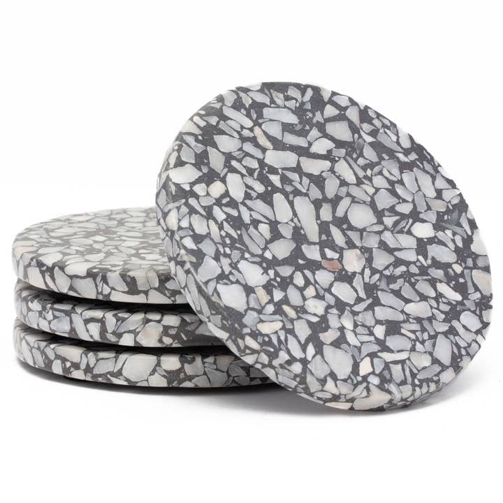 Sous-verres en terrazzo naturel Thirstystone, noir, paquet de 4 pour la vente par CounterArt/Highland Home/Thirstystone