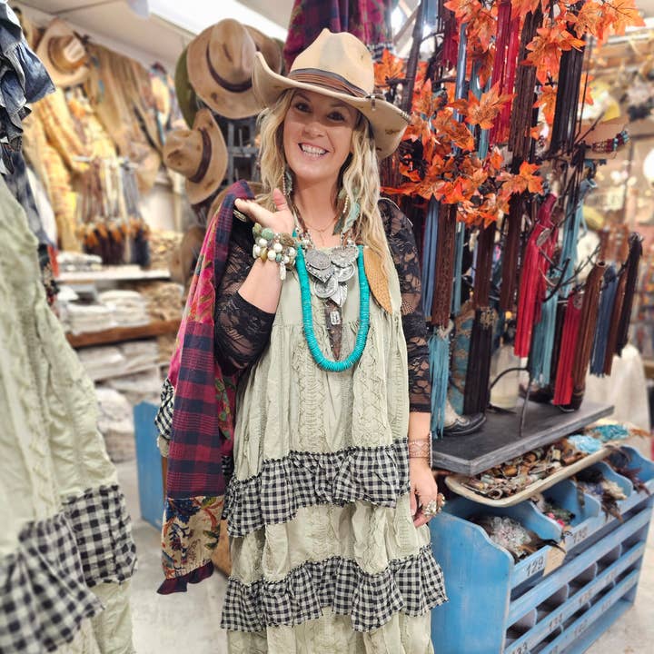 Robe à carreaux cousue à la main pour la vente par A Rare Bird Shop