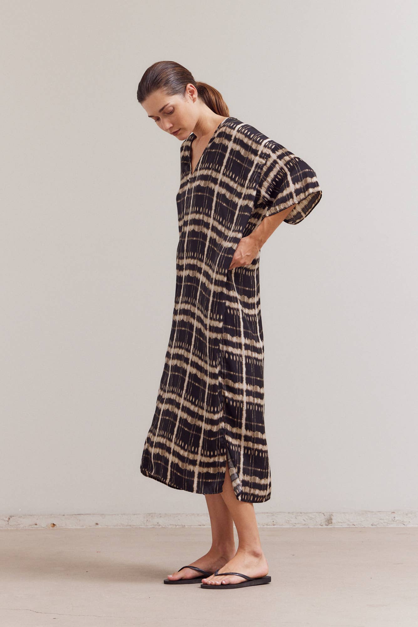 Grade & Gather – wholesale Dress – Women's – 60326PL - SATIN PRINT TUNIC DRESS4