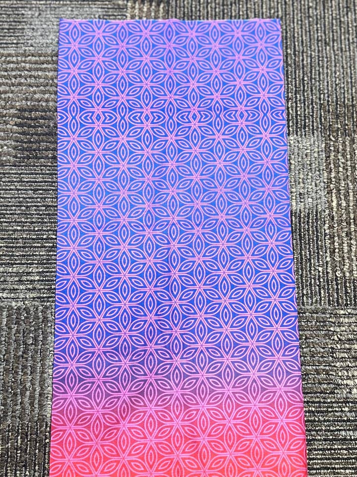 Hakan Hisim - Neonblomst - Sømløs Bandana for engroshandel hos The Headspace