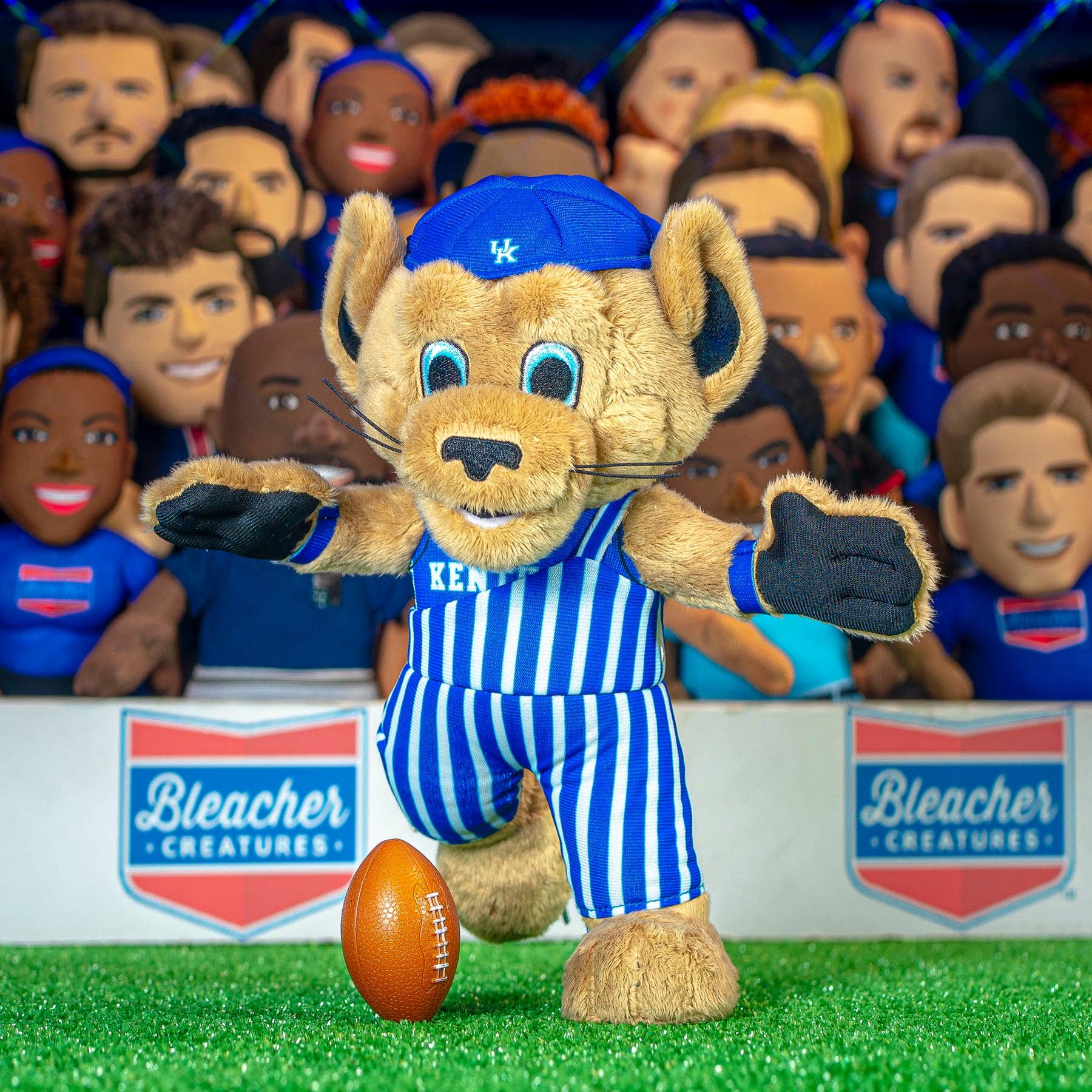 Uncanny Brands - Vente Peluche – enfant et bébé - Peluche Mascotte Kentucky Wildcats Scratch 25 cm Bleacher Creatures5