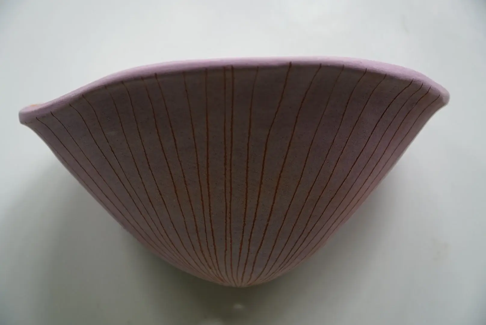 Half Light Honey – wholesale Wall planter – Vertical Line Wall Pocket in Purple & Terracotta1