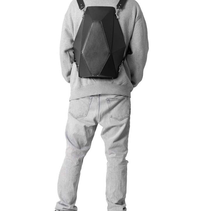 veni morgan - Wholesale Backpack - Women's - mako in black leather1