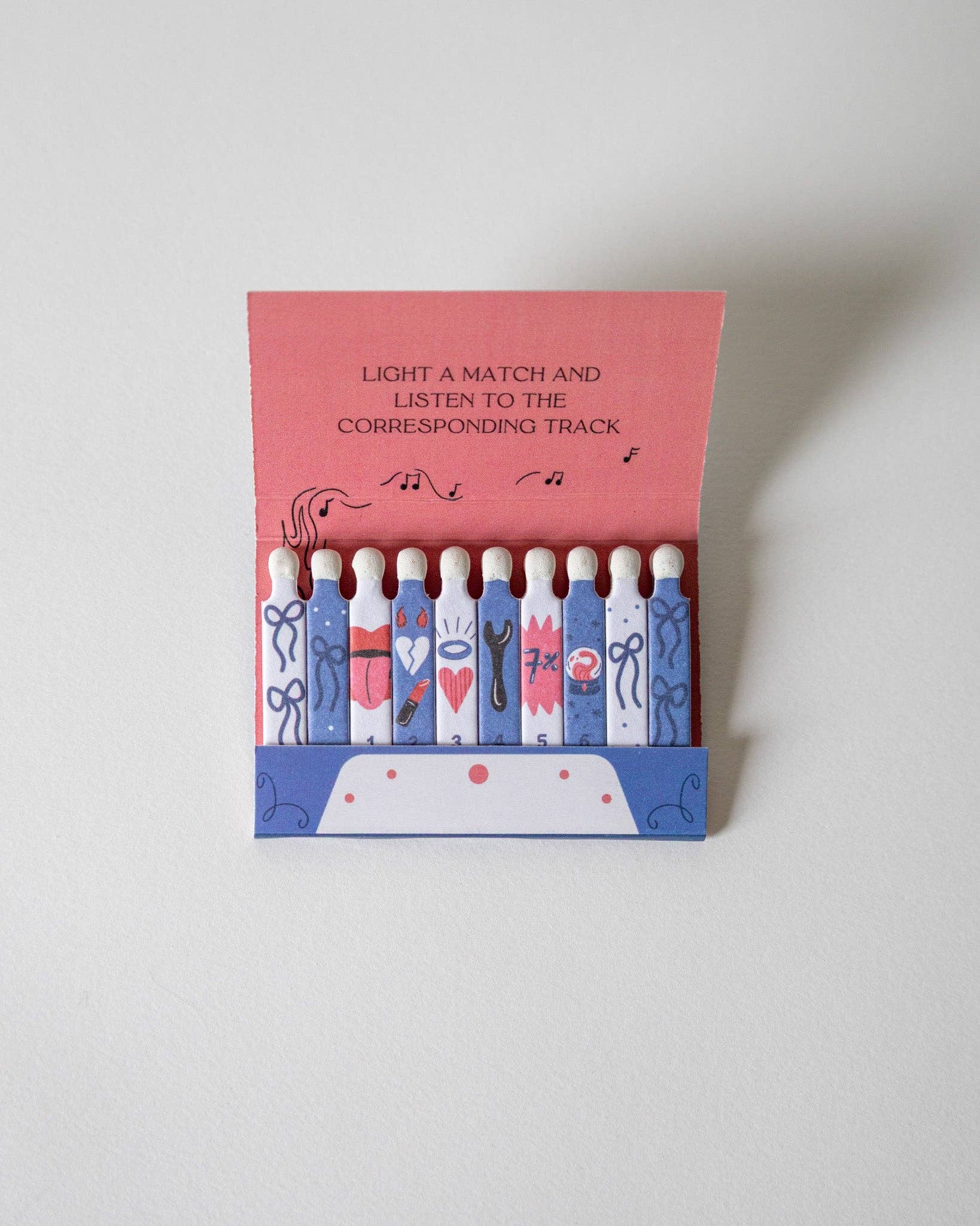 Lindy Stark Designs - Vente Allumettes - Boîte d'allumettes Short N Sweet avec 20 tiges imprimées2