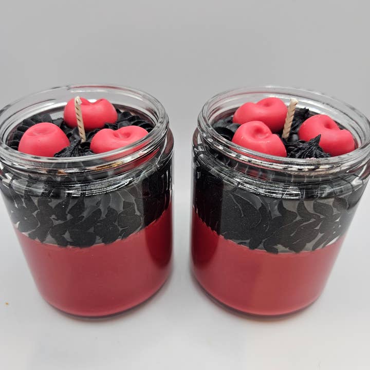 Bougie cerise noire pour la vente par MAD Customized Apparel