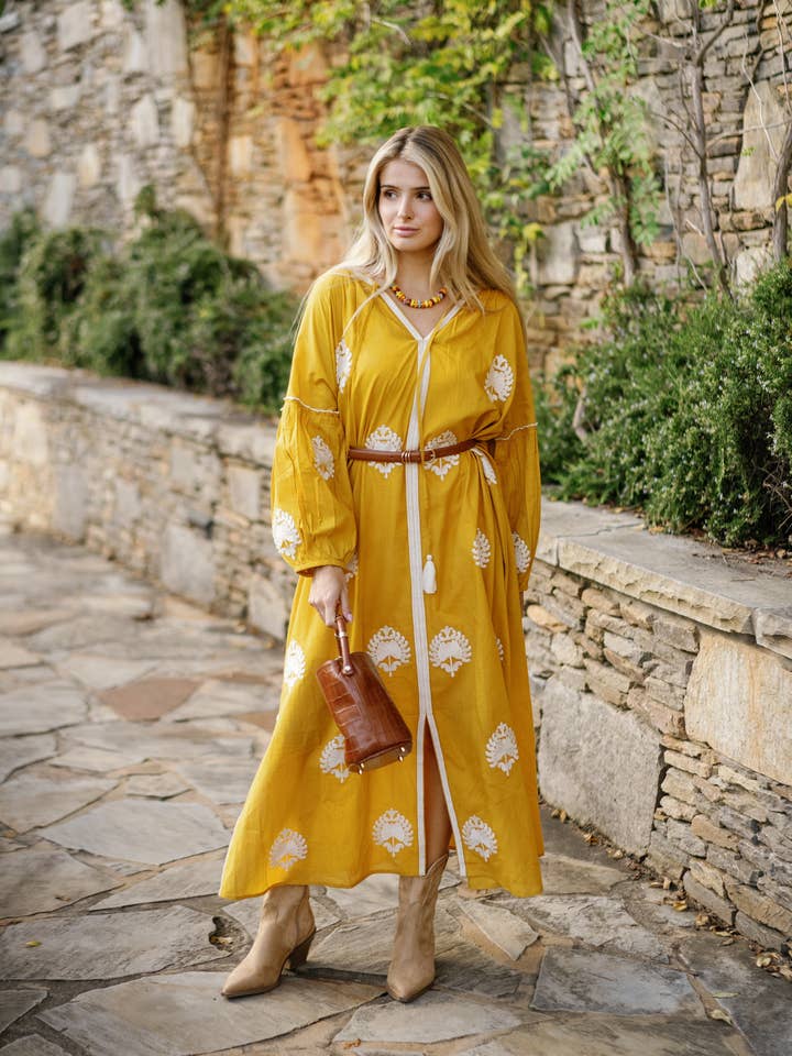 Caftano Mellow Yellow di TELA Mercantile per la vendita all'ingrosso da parte di Hermoza
