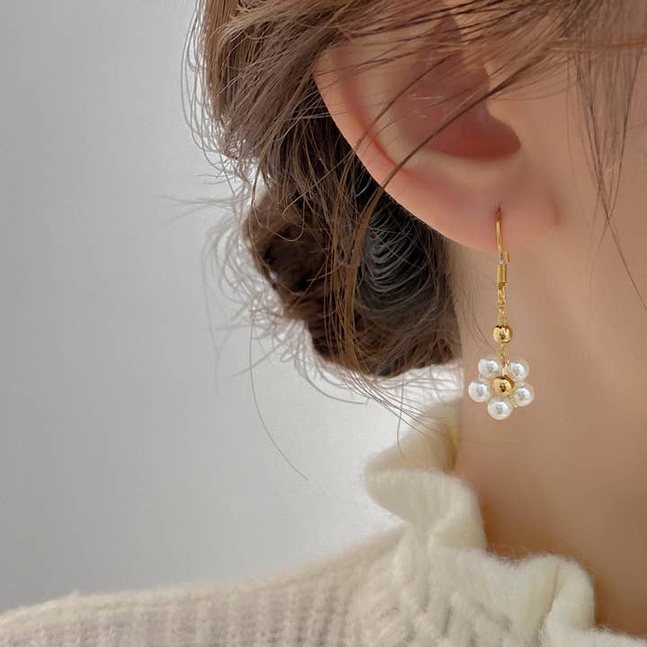 Boucles d'oreilles Pearl Daisy Flower pour la vente par happyzzzsu